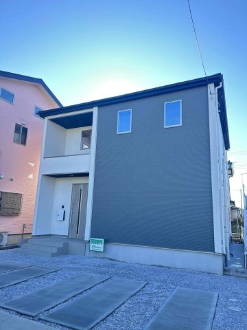 玉村町8期（全1棟）1号棟の前面道路含む現地写真