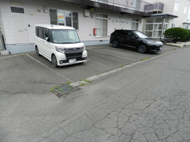 コーポ東園７の駐車場