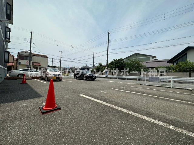 コーポ久兼の駐車場