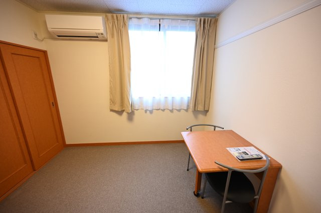 【居間・リビング】 | ロイヤルSK指柳 | 家電無し部屋