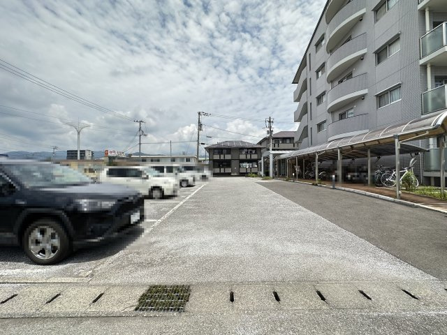 メゾンふだばの駐車場