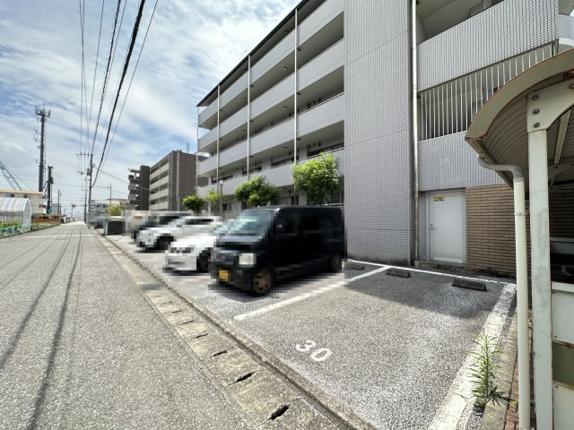 メゾンふだばの駐車場