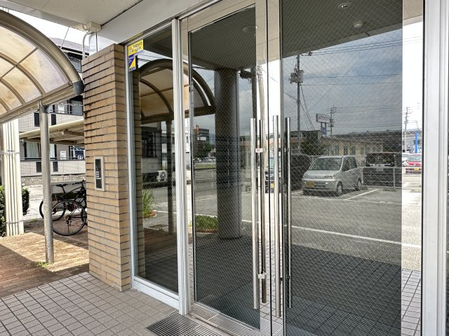 メゾンふだばのエントランス