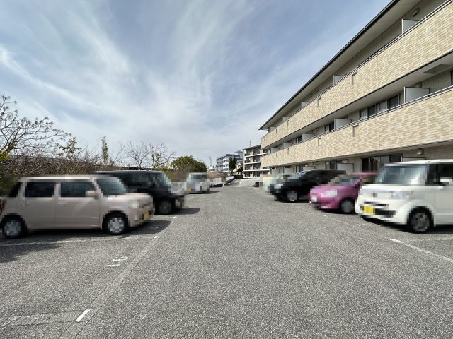セレス薊野の駐車場