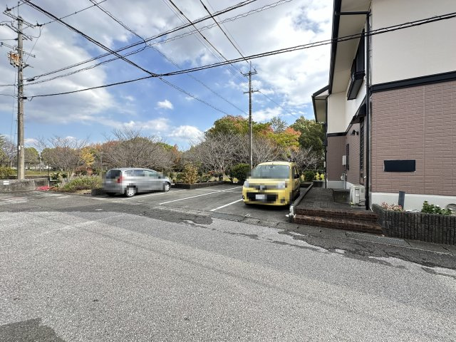 セゾン・メルヴィーユ秋の駐車場