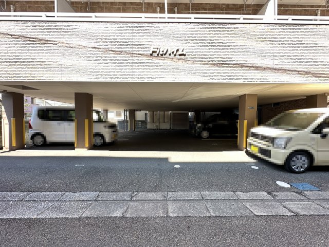 フィットハイム北本町の駐車場