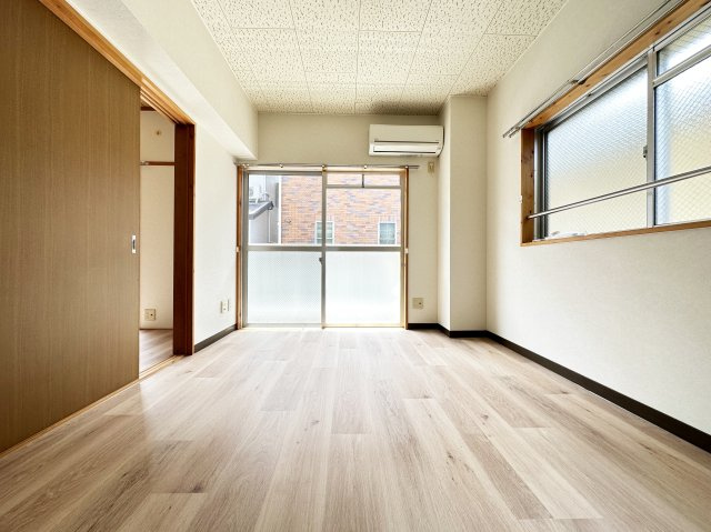 パークサイド葛島の洋室