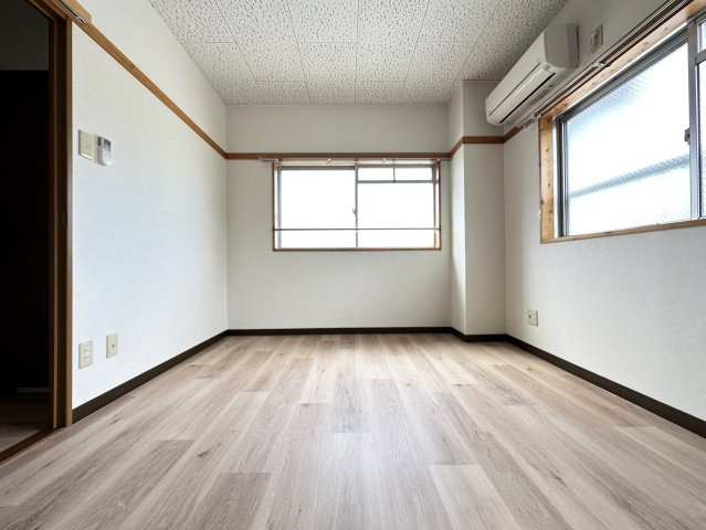 パークサイド葛島の洋室