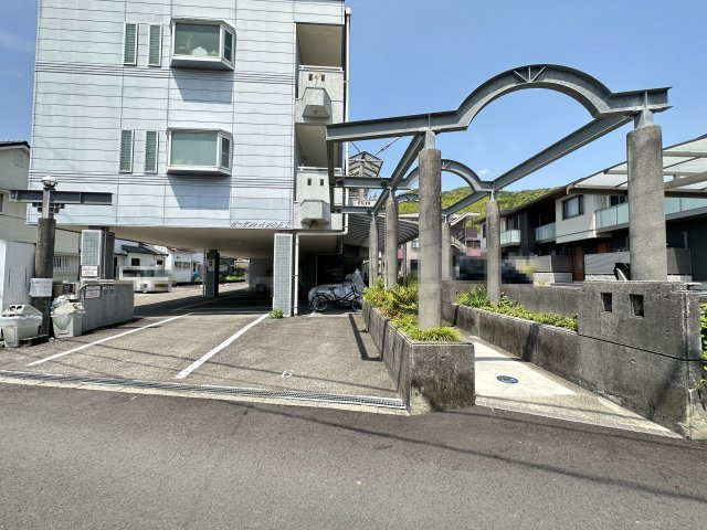 ガーデンハイツ永野1のエントランス