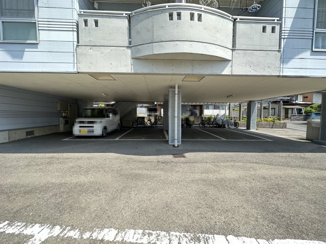 ガーデンハイツ永野1の駐車場