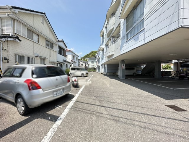 ガーデンハイツ永野1の駐車場