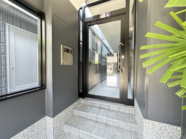 クレメント南宝永のエントランス