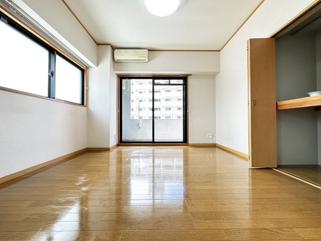 ネオクレメントの洋室