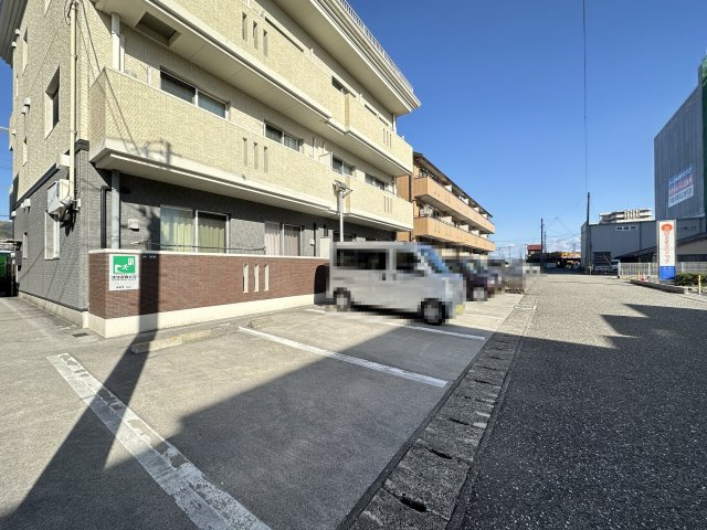 SAN MIGELの駐車場