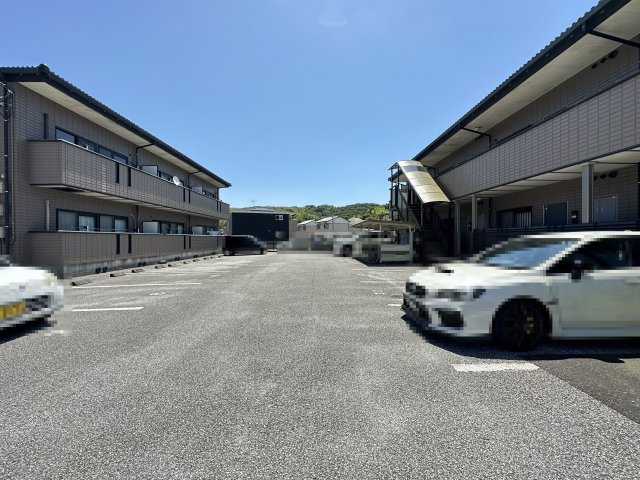 ミルキーハウス 南棟の駐車場