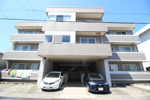 ユニテ・ラ・メールの駐車場