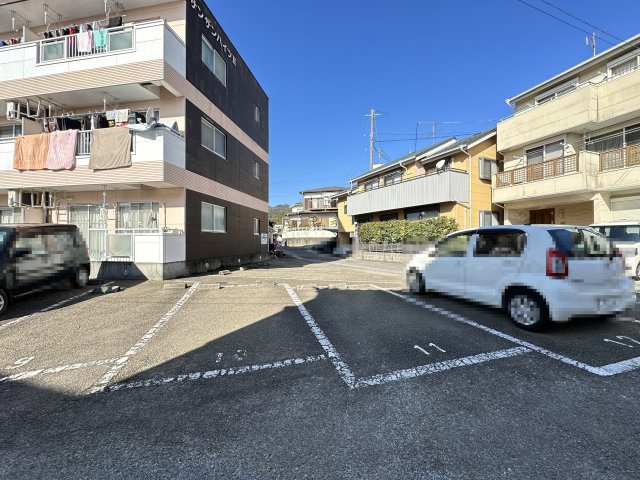 サンサンハイツⅡの駐車場