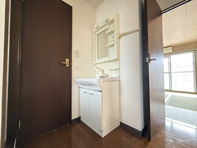 サンサンハイツⅡの独立洗面台