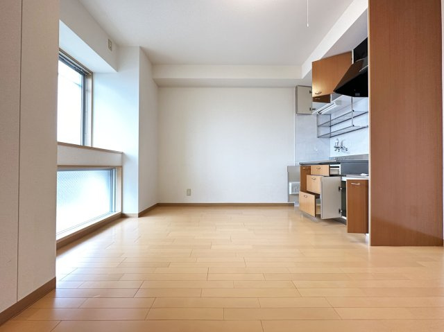 アスターハウス新本町の居間・リビング|こちらの居間で趣味の時間をお楽しみください