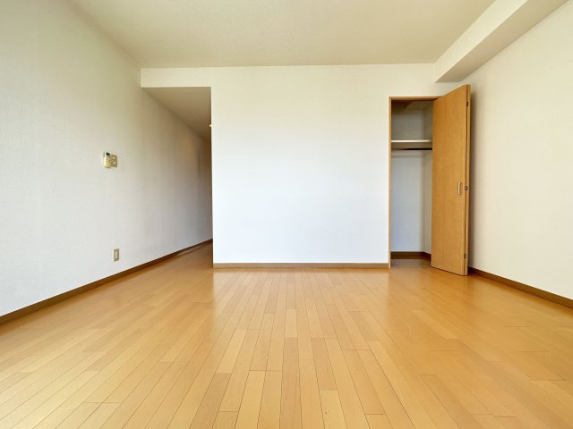 アスターハウス新本町の洋室|明るい洋室です