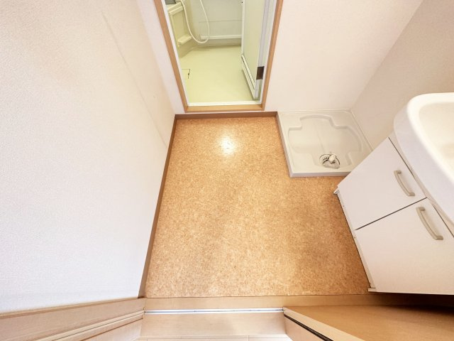 アスターハウス新本町の玄関|収納もある玄関です
