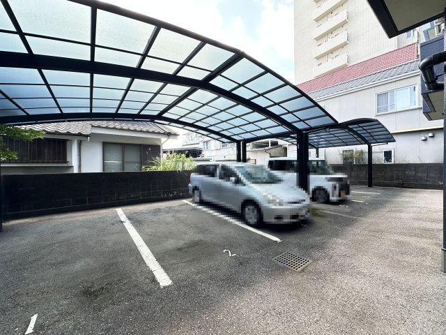 ジョンブルハウスの駐車場