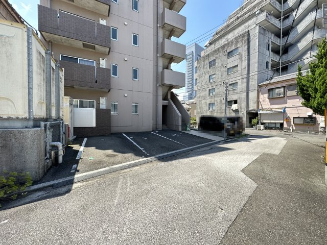 ロイヤルリバーの駐車場