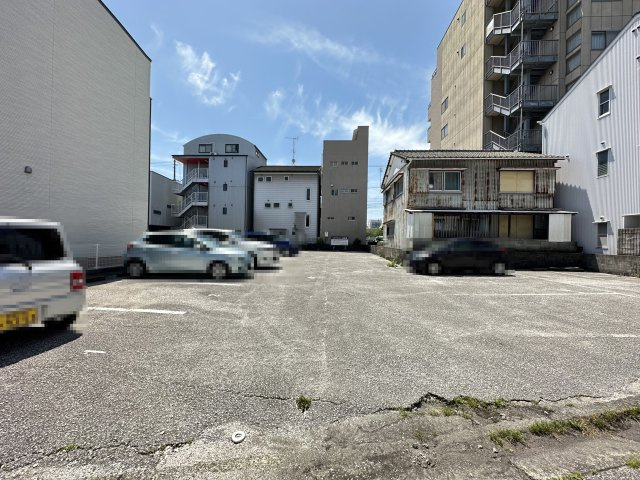 ロイヤルリバーの駐車場