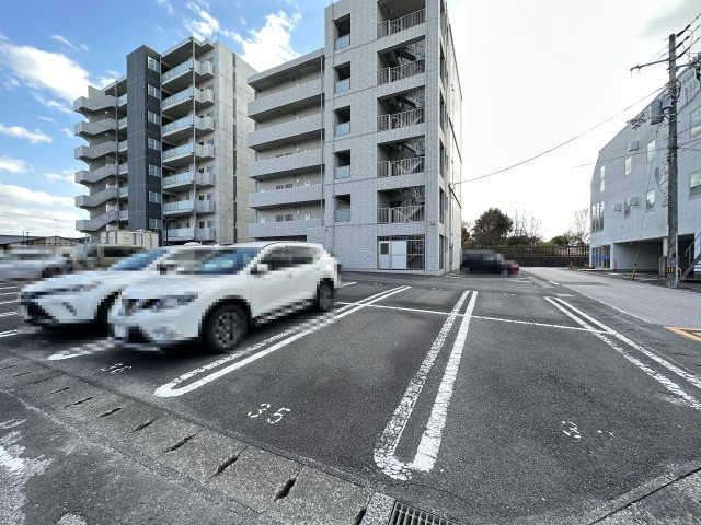 ルガーノⅢの駐車場