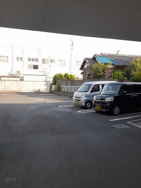 ホワイトヒューレの駐車場|駐車場に車を止められます