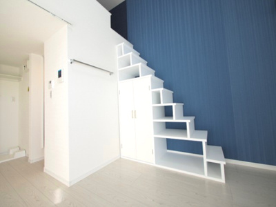 【居間・リビング】 | ルラキス保土ヶ谷 | 使い勝手の良い階段式のロフト付