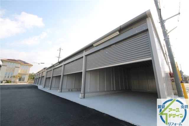 アースガレージ大久保町