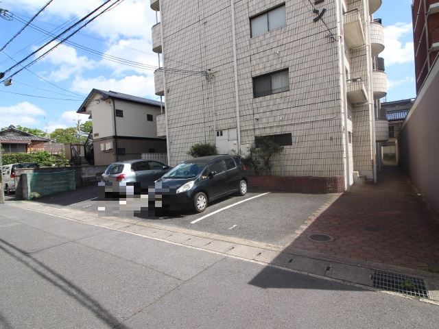公園マンションの駐車場
