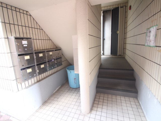 公園マンションのエントランス