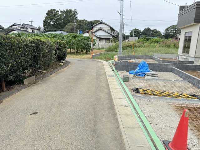 流山市南新築戸建（初石Ⅳ）の前面道路含む現地写真|南側前面道路