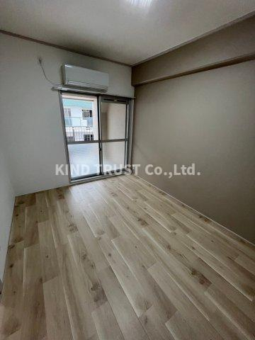 ラ・テーヌ天満橋の居間・リビング|こちらのリビングで趣味の時間をお楽しみください