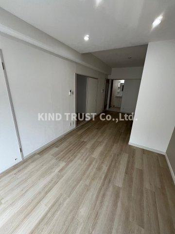 ラ・テーヌ天満橋の居間・リビング|こちらのリビングで趣味の時間をお楽しみください