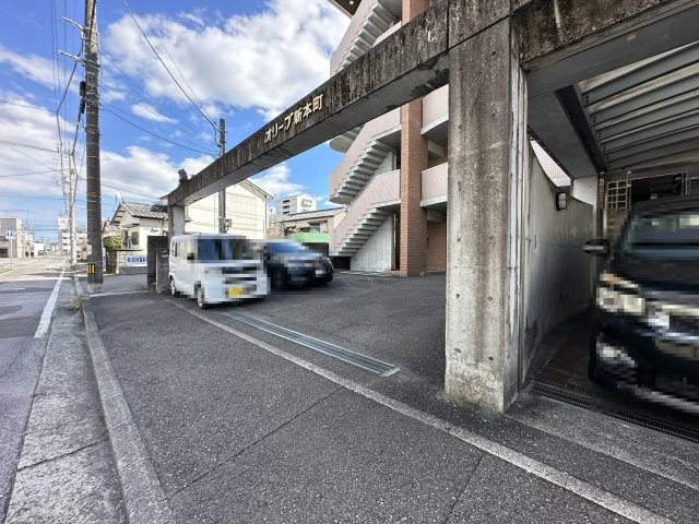 オリーブ新本町の駐車場