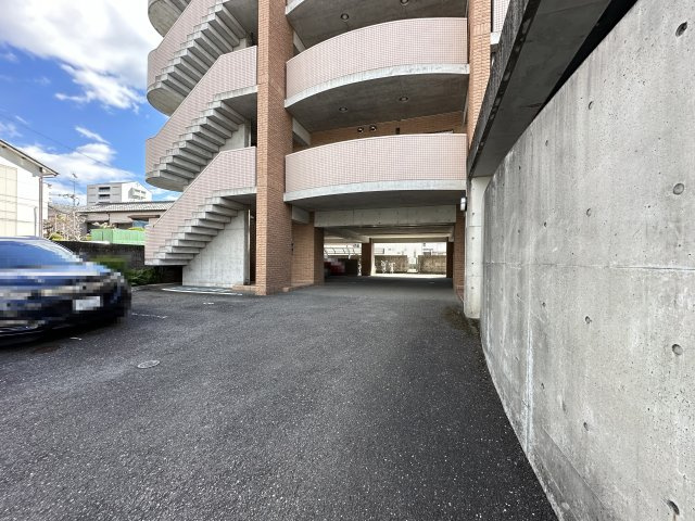 オリーブ新本町の駐車場