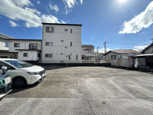オリーブ新本町の駐車場
