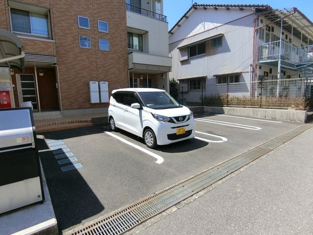 レジェンドジロー銀河の駐車場