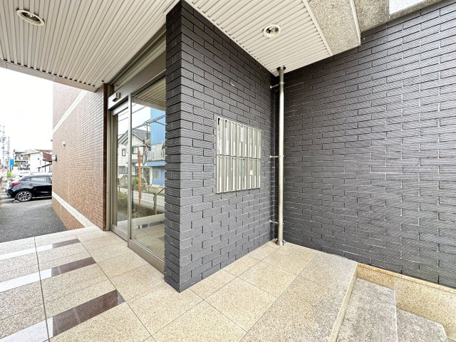 マリベールAZONOのエントランス