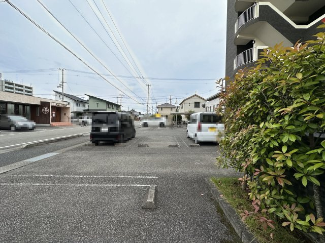 グランドール百石Ⅱの駐車場