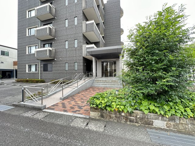 グランドール百石Ⅱのエントランス