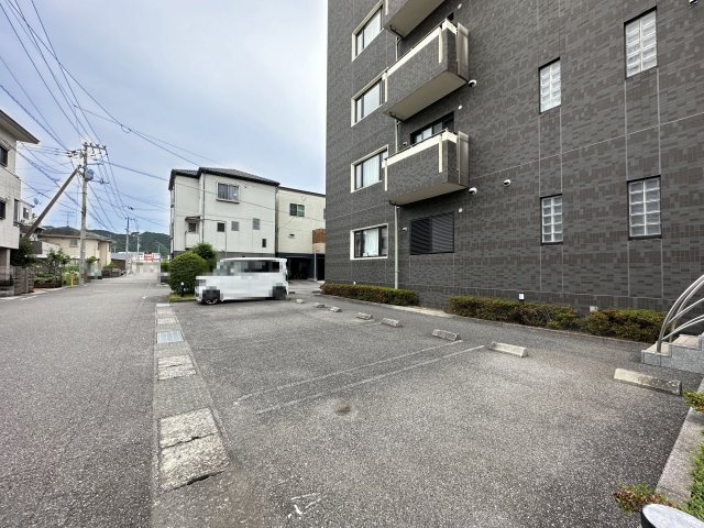 グランドール百石Ⅱの駐車場