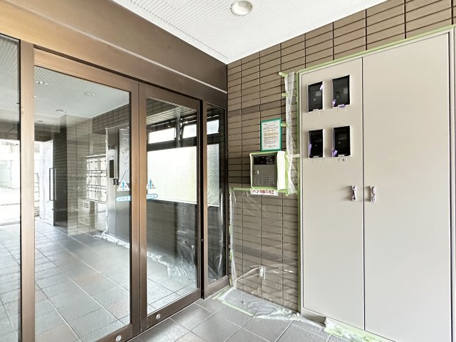 グランドール桜井のエントランス