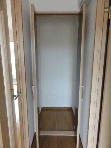 ラフォーレ1号館の玄関|落ち着いた玄関です