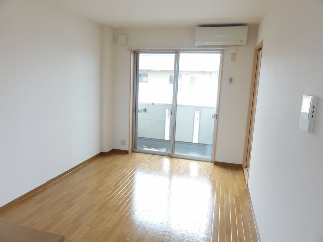 ラフォーレ1号館の居間・リビング|ゆったり過ごせるリビングです