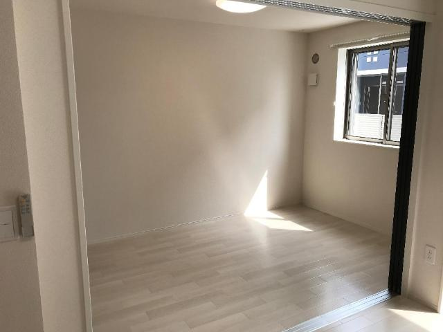 加古郡播磨町古宮１丁目のアパートの居間・リビング|室内