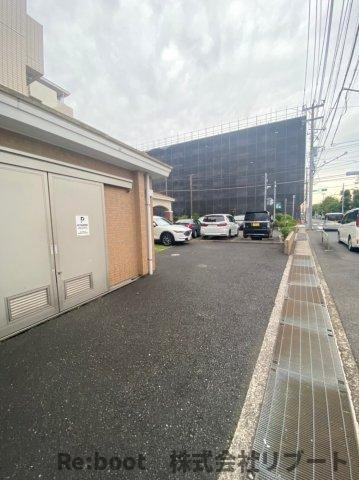 アウラ10の駐車場